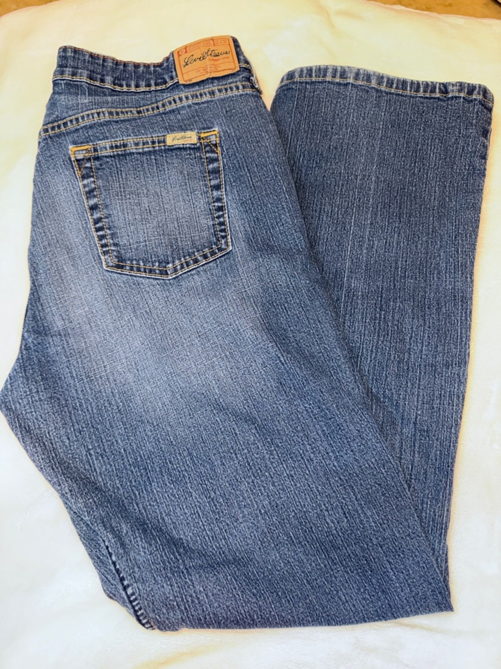 Levi's Women's Blue Bootcut Jeans with Classic Five-Pocket Detail